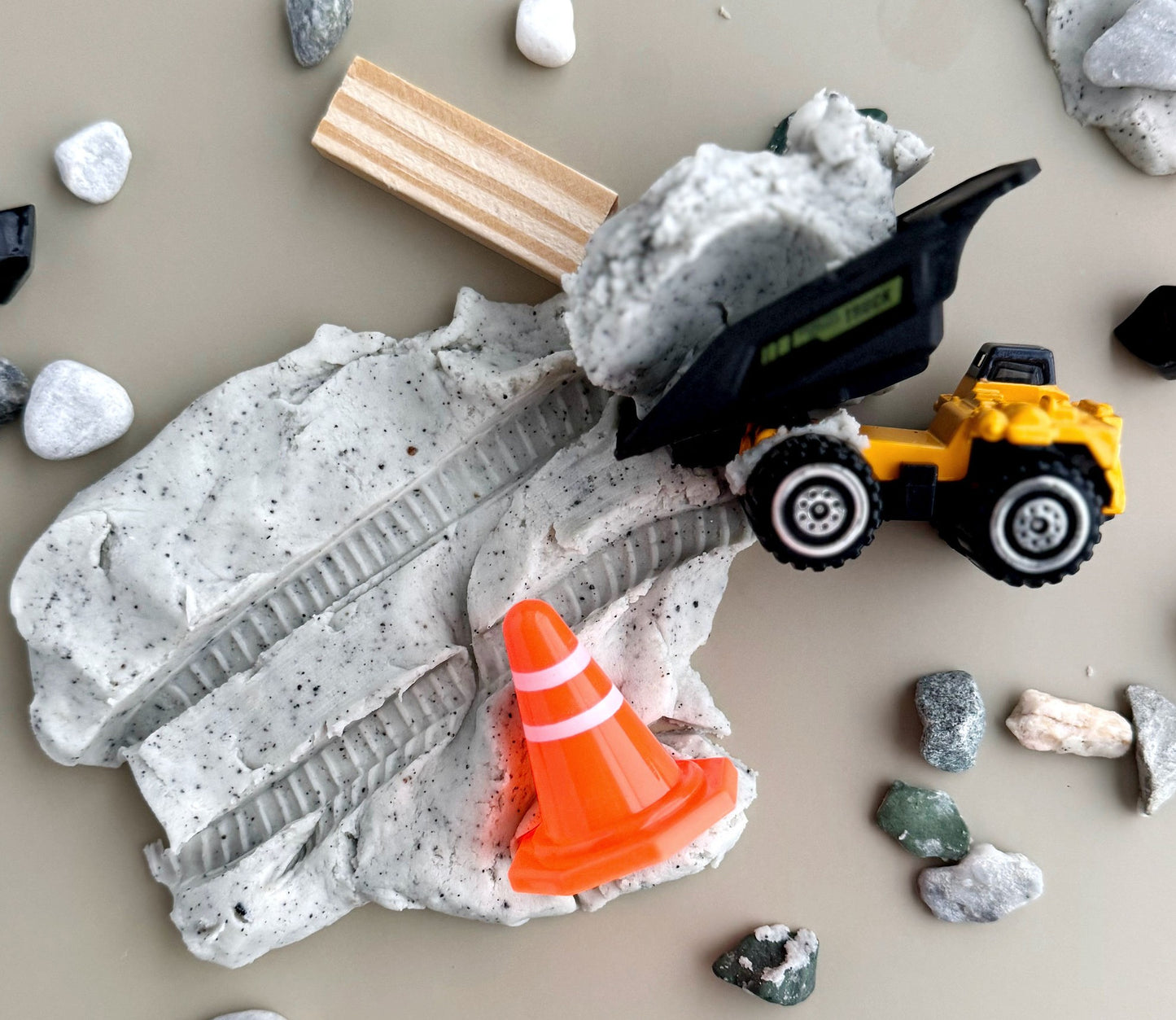 Construction Kiddough Play Kit